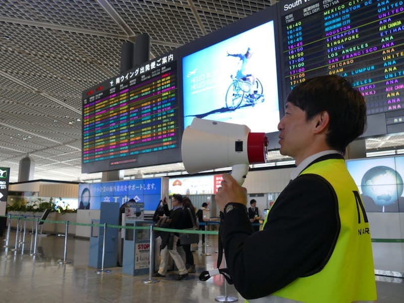 成田国際空港：メガホン型の翻訳機「メガホンヤク」で日本語・英語・中国語・韓国語の4か国語に対応