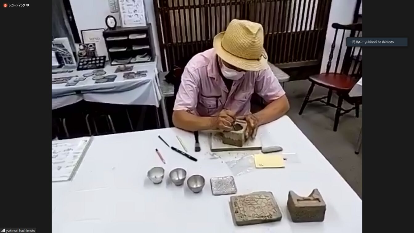 ▲体験者の方がぐい吞み作りを体験している様子 体験者の方がぐい吞み作りを体験している様子