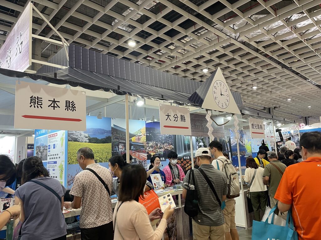 ▲九州は全県で出展。ブースは「駅」をモチーフにした:ITF2023にて訪日ラボ撮影 九州 台湾 インバウンド