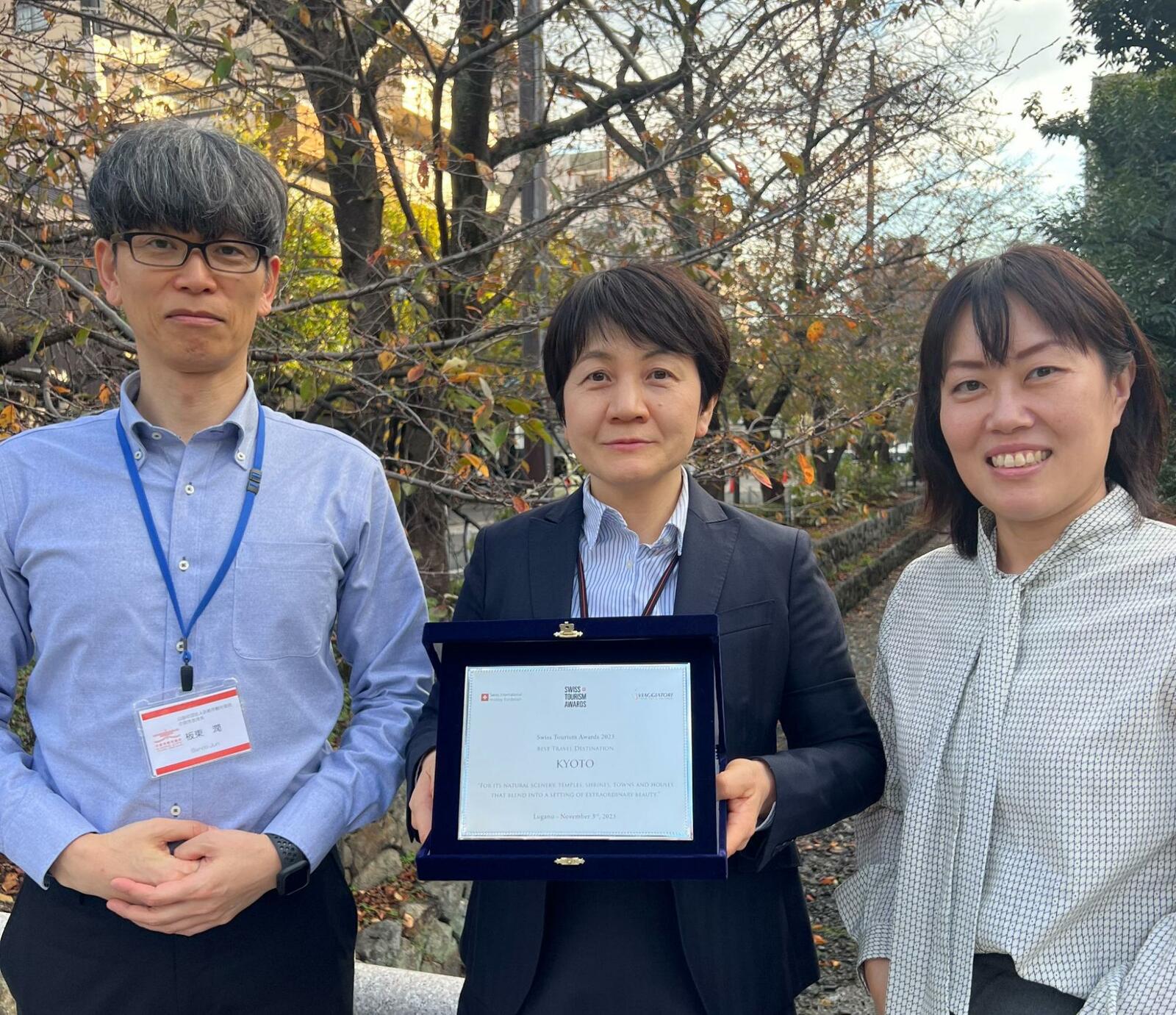 ▲左から京都市観光協会 板東さん、京都市産業観光局 吉岡さん、京都市観光協会 櫻井さん:京都市観光協会提供 アジア初!京都市がスイスの観光賞「ベストトラベルデスティネーション」受賞、海外メディアの注目を集めるPRの秘訣とは