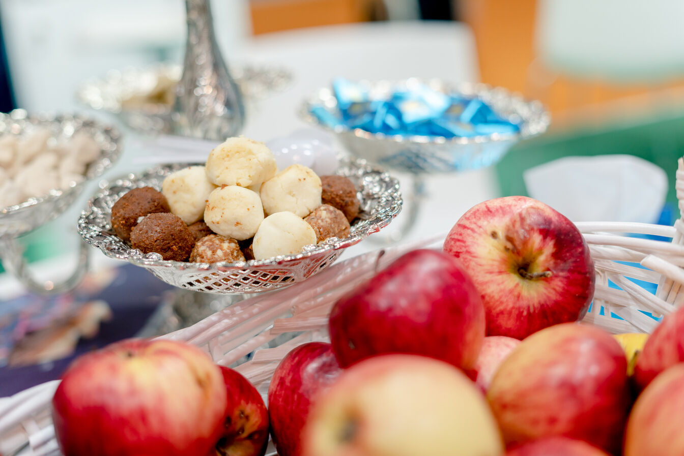 ▲IBTM World Barcelona:カザフスタンの伝統お菓子やフルーツ ▲IBTM World Barcelona:カザフスタンの伝統お菓子やフルーツ