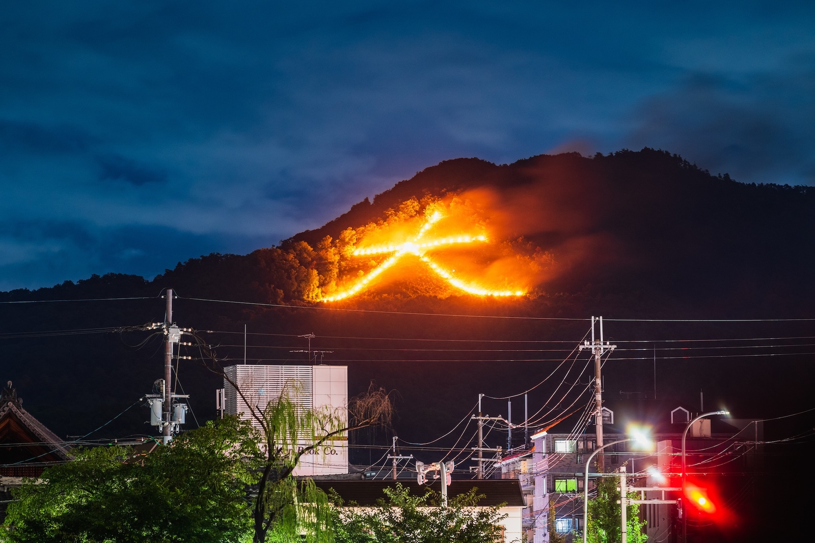 ▲京都五山送り火:Adobe Stockより 京都五山送り火