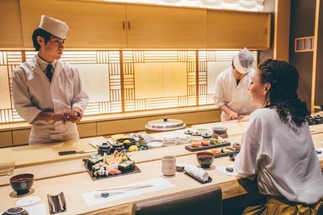 「日本人接客スタッフに対する外国語教育」調査