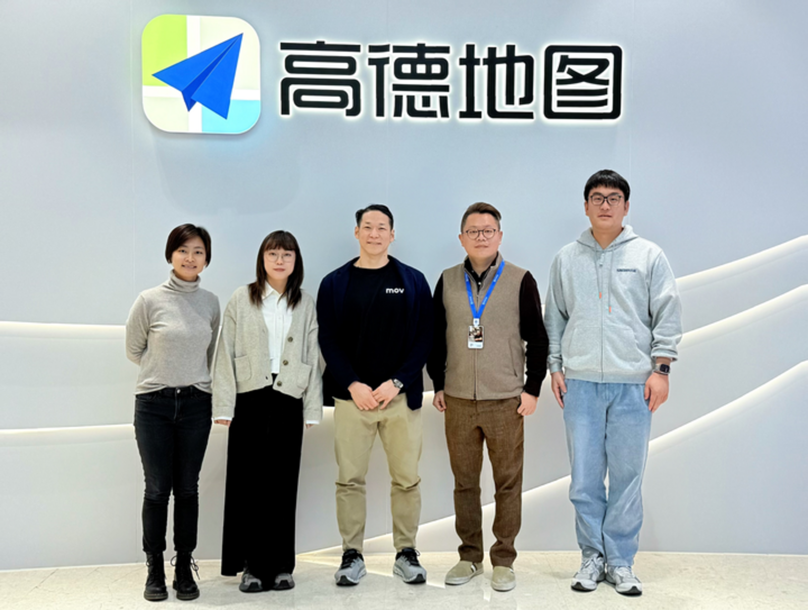 左からアリババ・高徳地図 海外事業部 商務副総経理 良爽氏、mov コンサルティング部 プランナー 熊 孟華、mov 専務取締役 菊池 惟親、アリババ・高徳地図 海外事業部総経理 楊顥氏、アリババ・高徳地図 海外事業部 プロダクト副総経理 任越氏