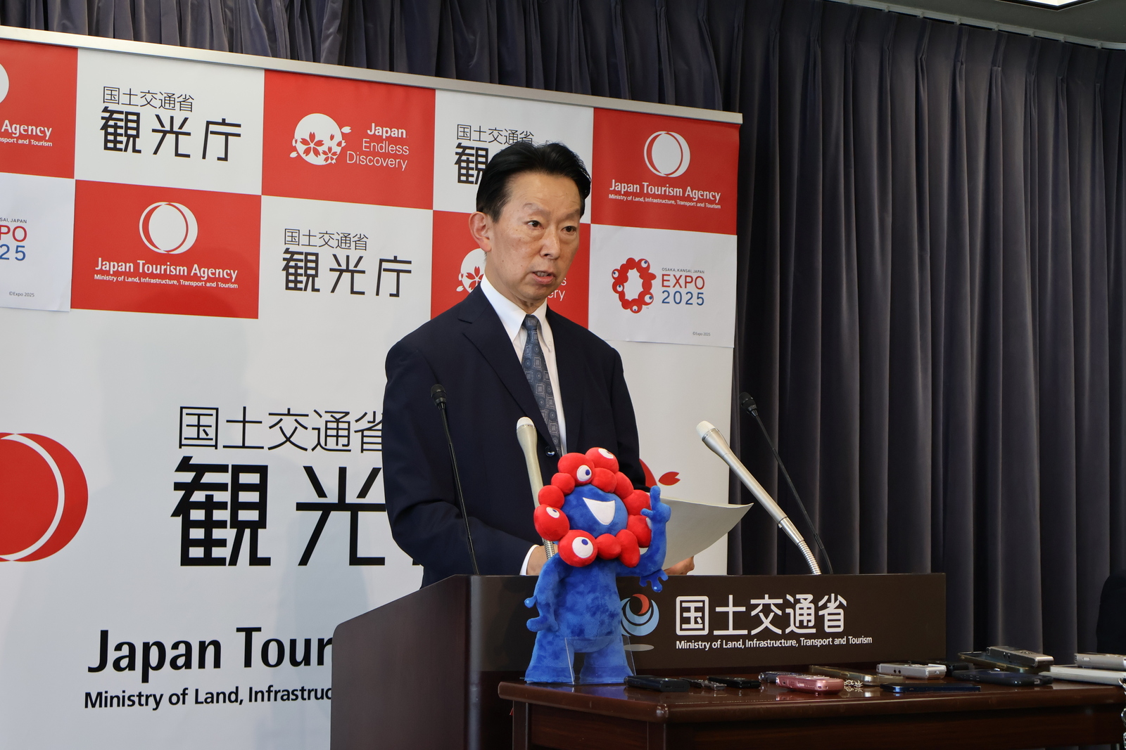 ▲観光庁の秡川 直也長官 定例会見：訪日ラボ撮影