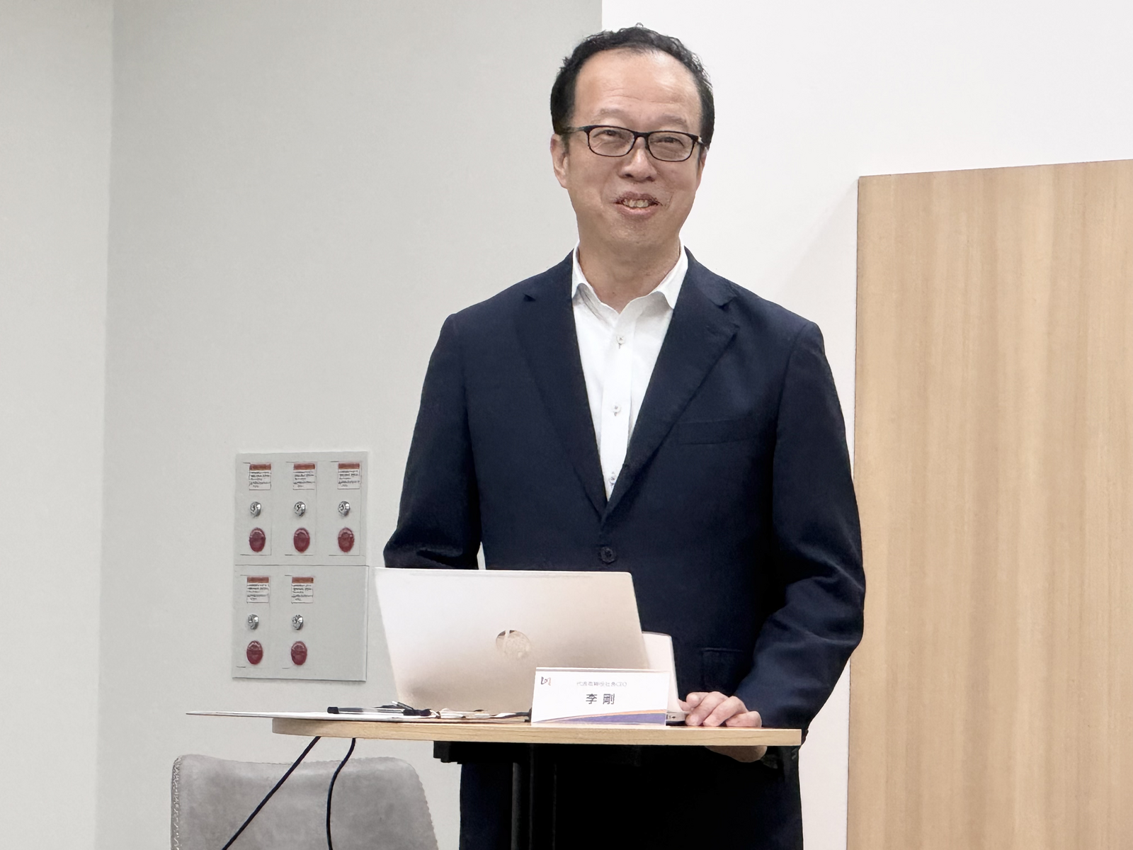 ▲ネットスターズ代表取締役社長CEO 李剛氏：訪日ラボ撮影