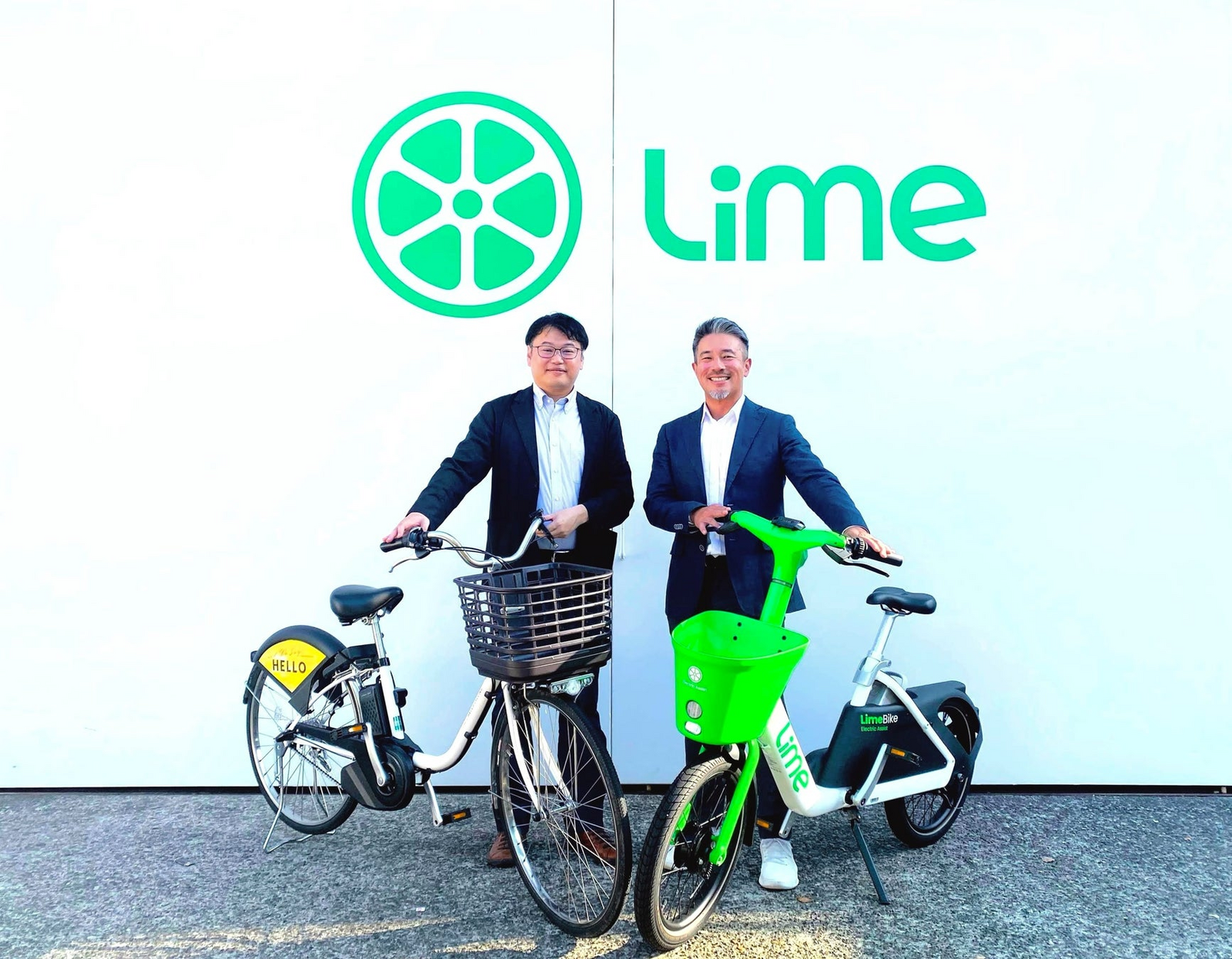 ▲OpenStreet代表 工藤智彰氏(左)とLime日本代表 テリー・サイ氏(右):OpenStreet株式会社 プレスリリースより ▲OpenStreet代表 工藤智彰氏(左)とLime日本代表 テリー・サイ氏(右):OpenStreet株式会社 プレスリリースより