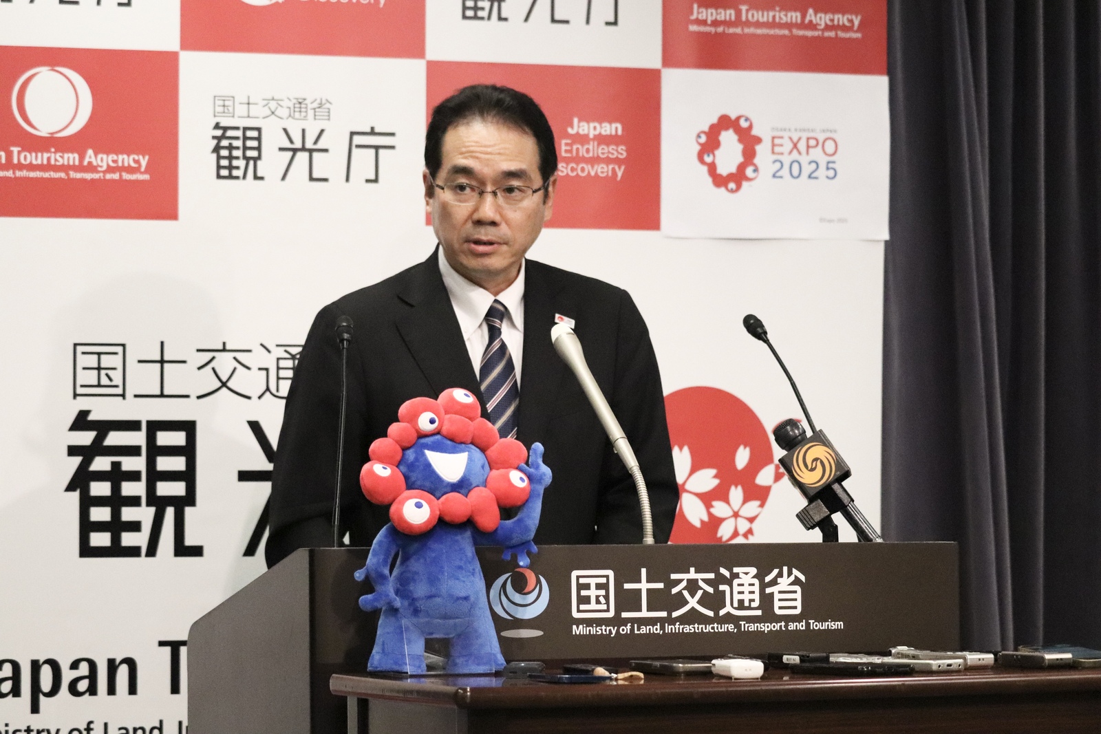▲観光庁の村田茂樹長官 定例会見：訪日ラボ撮影