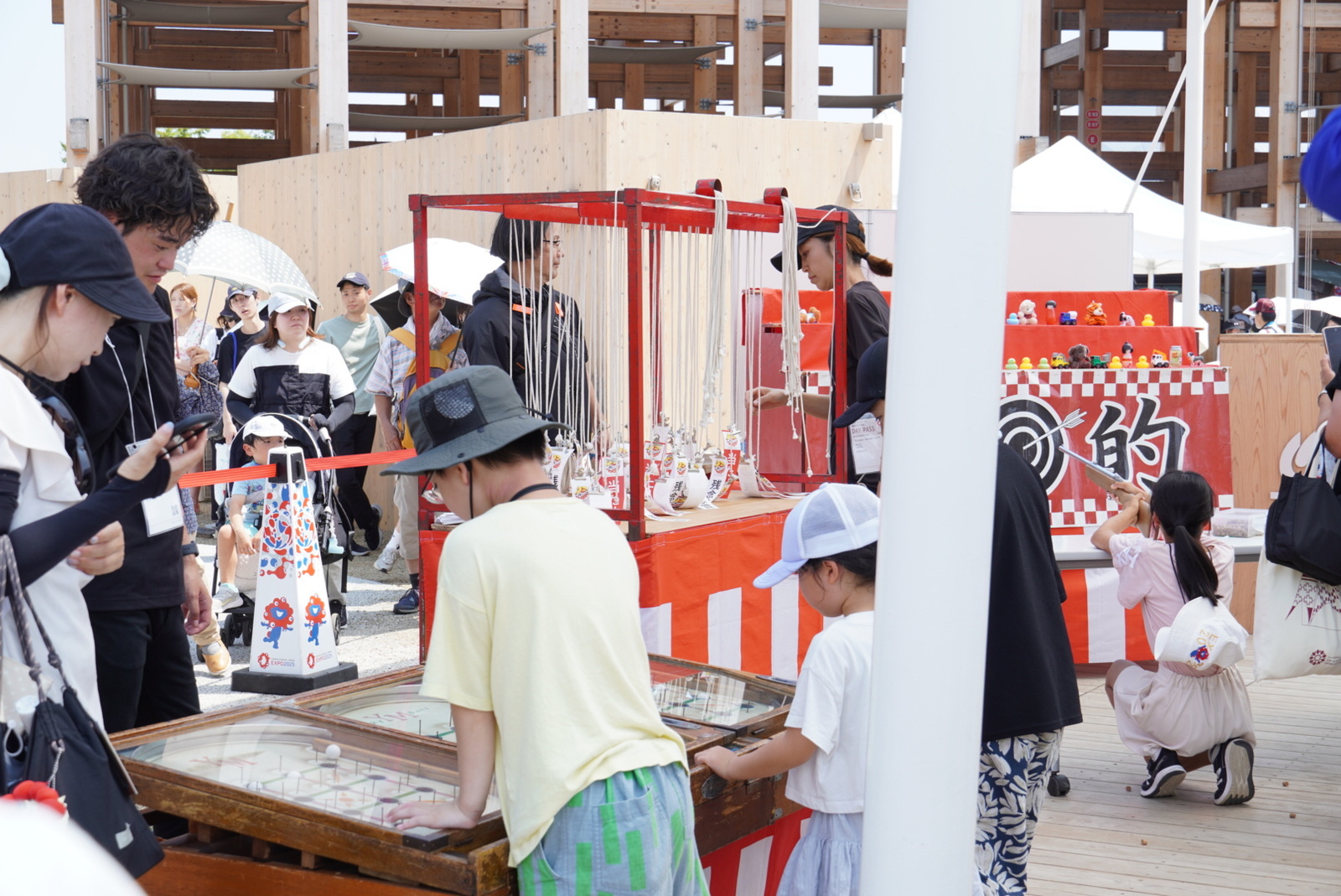 ▲大阪・関西万博会場内「西のゴールデンルート」縁日イベントの様子 大阪・関西万博会場内「西のゴールデンルート」縁日イベントの様子