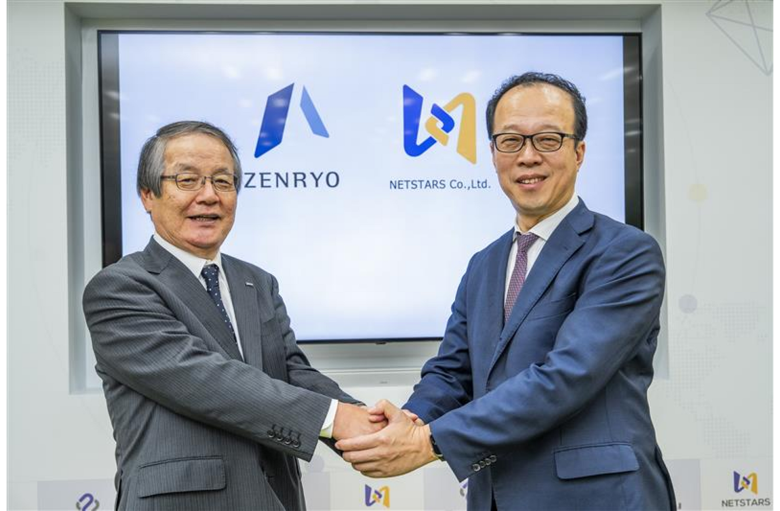 ▲(左)株式会社全旅 代表取締役社長 中間 幹夫氏、(右)株式会社ネットスターズ 代表取締役社長CEO 李 剛氏:ネットスターズ プレスリリースより ▲(左)株式会社全旅 代表取締役社長 中間 幹夫氏、(右)株式会社ネットスターズ 代表取締役社長CEO 李 剛氏:ネットスターズ プレスリリースより