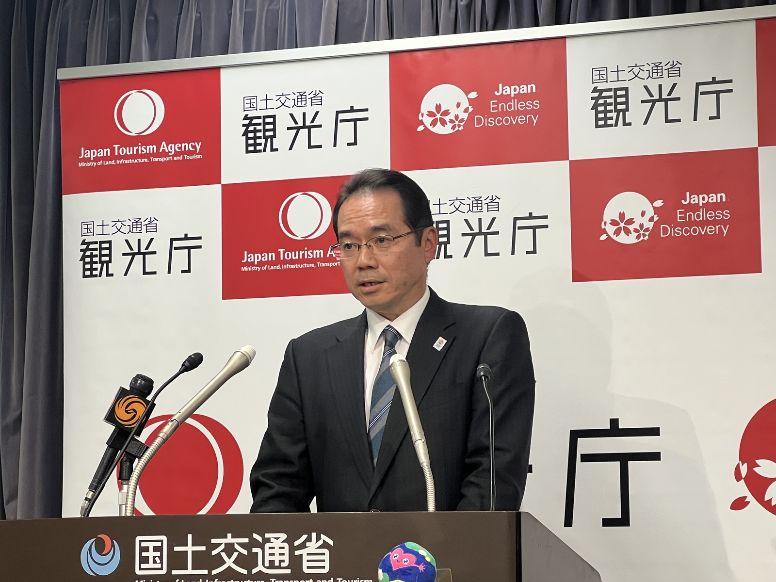 ▲観光庁の村田茂樹長官 定例会見：訪日ラボ撮影