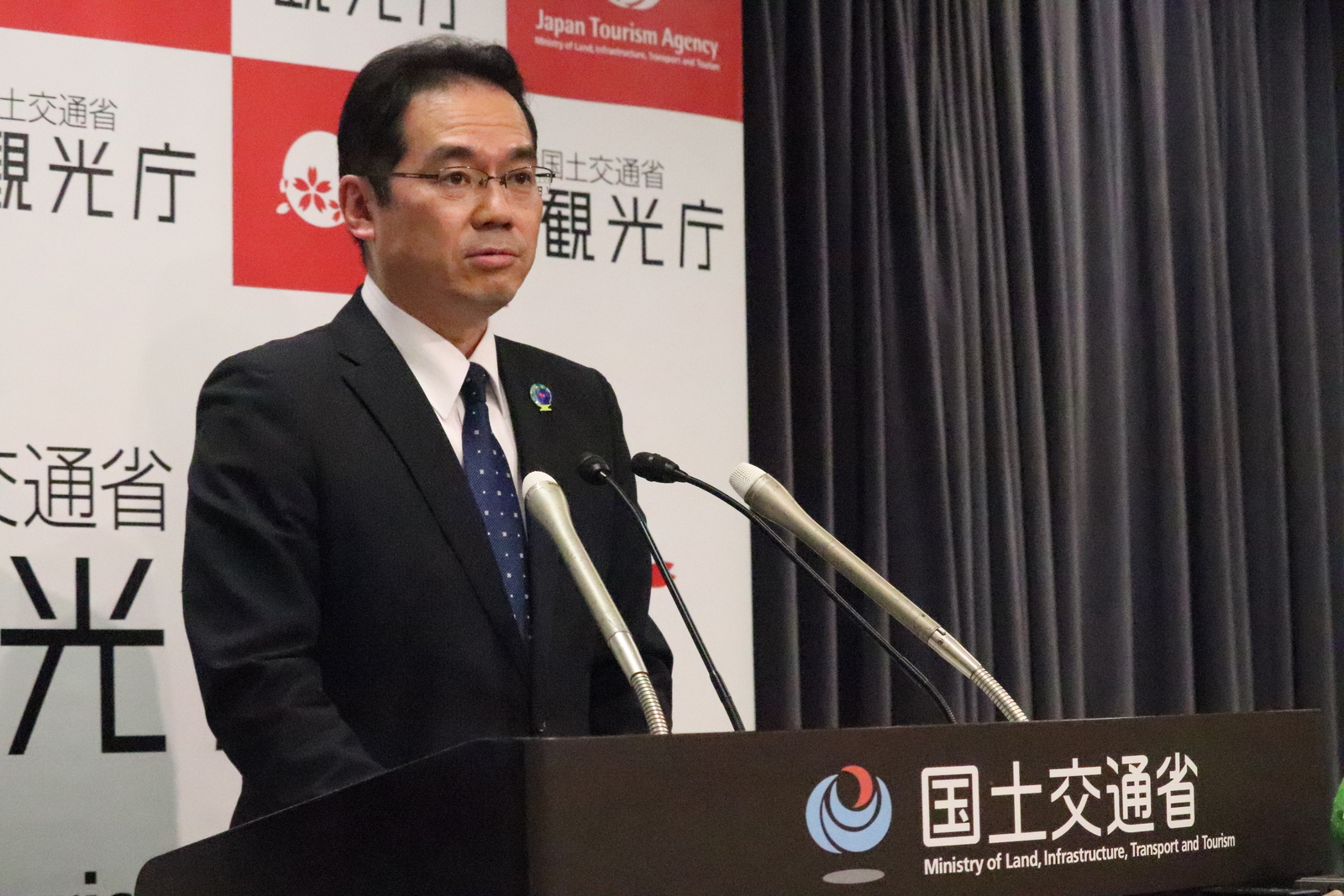 ▲観光庁の村田茂樹長官 定例会見：訪日ラボ撮影