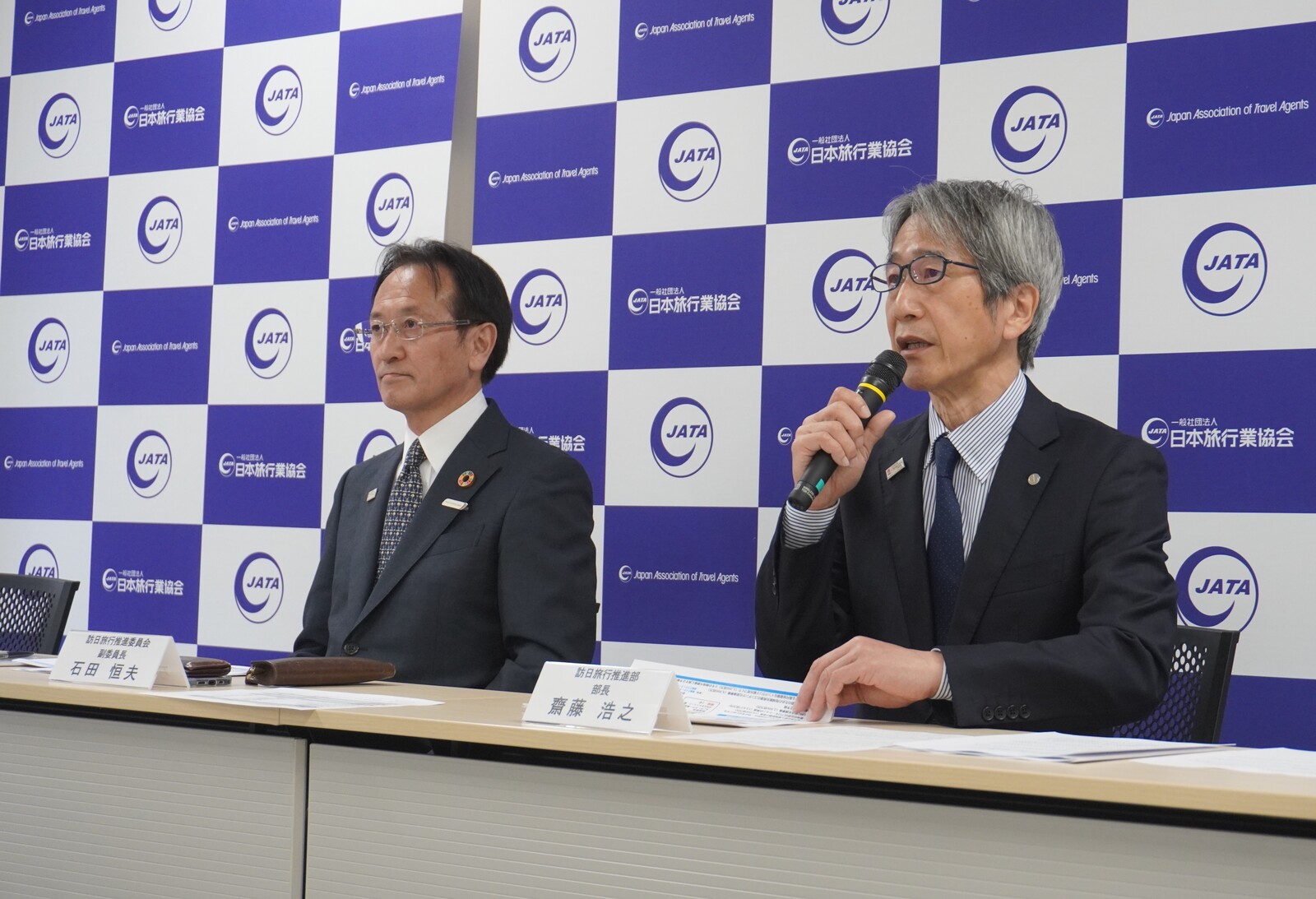 ▲左より、JATA 訪日旅行推進委員会副委員長 石田恒夫氏、JATA 訪日旅行推進部長 齋藤浩之氏：訪日ラボ撮影