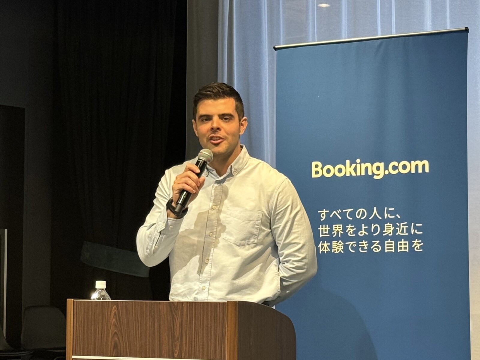 ▲Booking.com 日本代表 ルイス・ロドリゲス氏：訪日ラボ撮影