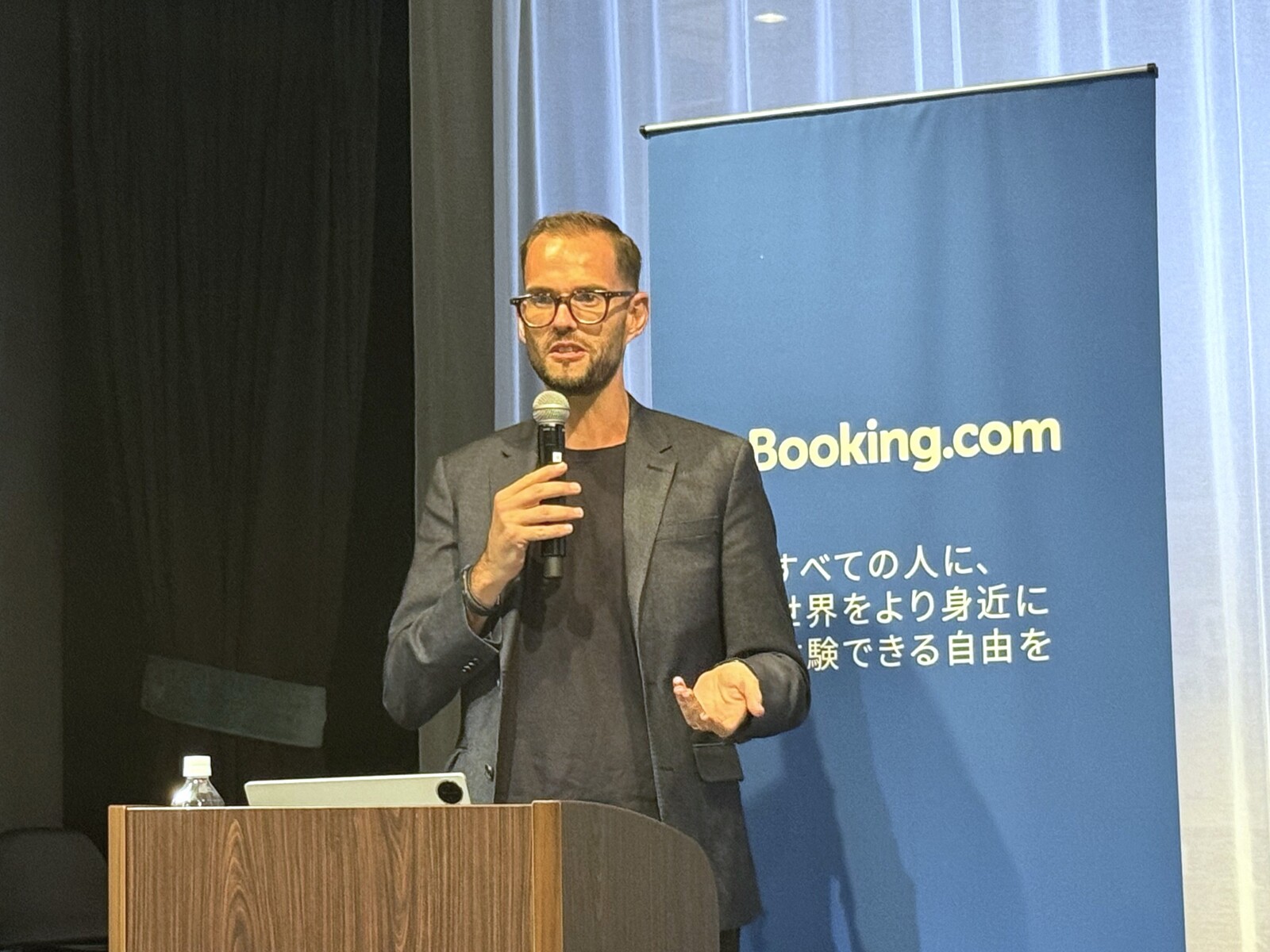 ▲Booking.com 北・南アジア地区 リージョナルディレクター ヌノ・ゲレイロ氏：訪日ラボ撮影