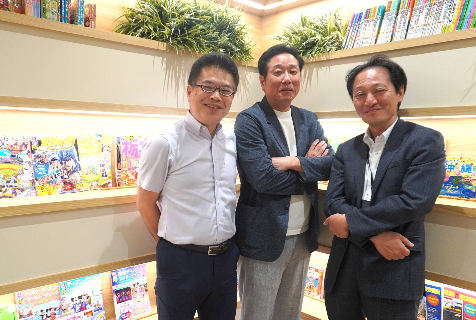 ▲左より、株式会社JTBパブリッシング ソリューション事業本部 事業推進部 マネージャー 中島雅一氏、部長 千田博之氏、副部長 中川貴弘氏：訪日ラボ撮影