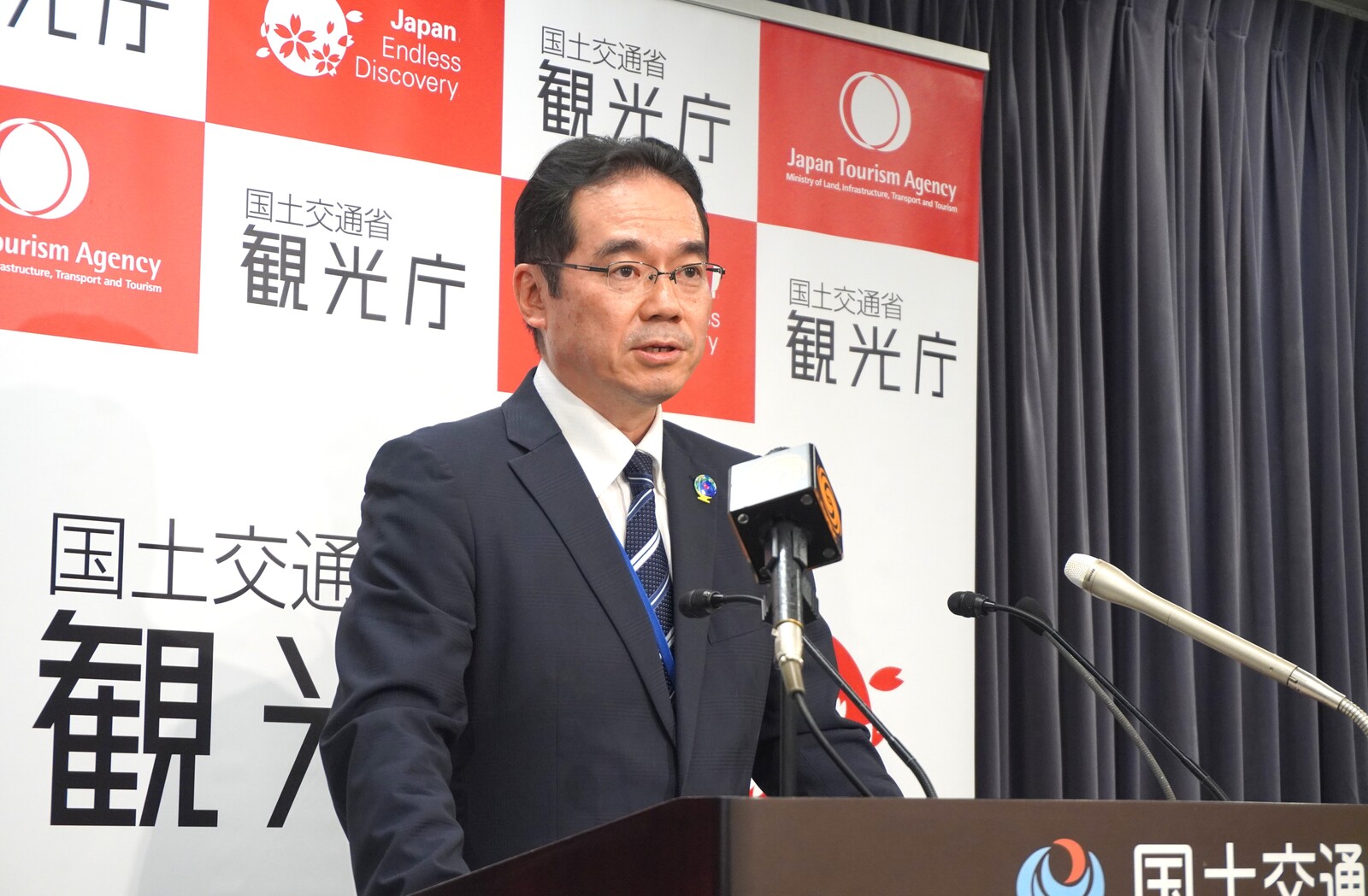 ▲観光庁の村田茂樹長官 定例会見：訪日ラボ撮影