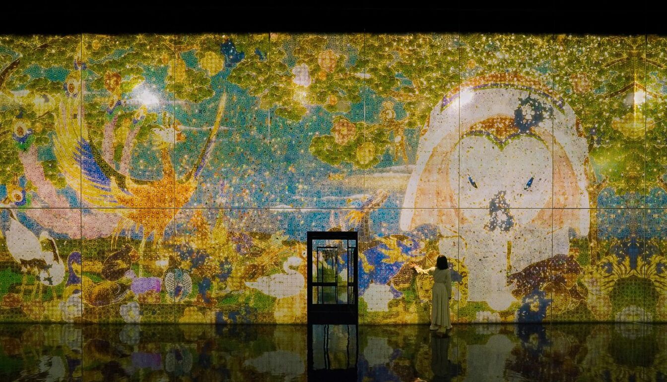 ▲京都生まれの日本画家 伊藤若冲の作品をモチーフにしたチームラボ バイオヴォルテックス 京都の作品《Nirvana: Fleeting Flowers》／チームラボ提供