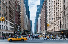米、入国者へのワクチン接種義務を延長 4/10まで
