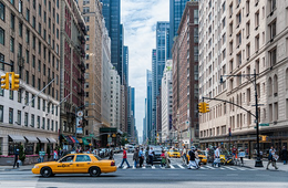 米、入国者へのワクチン接種義務を延長 4/10まで