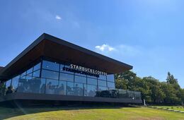 「世界一美しいスタバ」がある富山環水公園、外国人の人気観光地ランキングで富山県内1位に