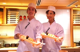 訪日客「気軽に」本格寿司作り 「寿司にぎり体験 浅草道場」きょう9/20オープン