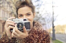 Googleビジネスプロフィールに写真や動画を追加する方法！登録できる3つの写真や登録方法も解説