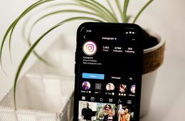 インスタで店舗の位置情報を追加する方法を解説！インバウンド集客も期待できる「場所検索」とは？