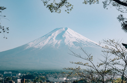 ヘリで富士山・東京遊覧 「準富裕層」訪日客向けツアー開始