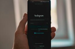 Instagramで時間指定して投稿する方法を解説！投稿するための条件やできない原因は？