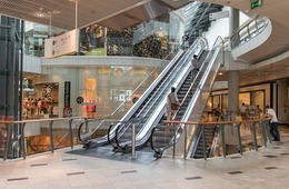 百貨店インバウンド売上、初の5,000億円突破　国慶節・円安影響で10月も好調