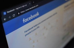 Facebook広告の費用の目安は？2種類の料金形態とメリット・デメリットを解説