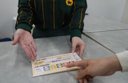 ヤマト運輸、指差しで宅急便を発送できる「コミュニケーションボード」導入　万博会場でも
