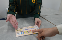 ヤマト運輸、指差しで宅急便を発送できる「コミュニケーションボード」導入　万博会場でも