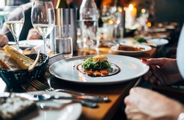 飲食店の魅力を宣伝する方法とは？GoogleビジネスプロフィールやSNS、チラシなどそれぞれの活用方法を紹介