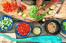 「食」を軸に旅行先を選ぶ人が増加　バケーションレンタルの需要も拡大傾向に（Booking.com）