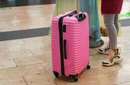 三菱UFJ銀行と佐川急便、京都で手ぶら観光の実証実験を開始