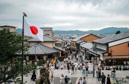 観光庁、ワーホリ制度を使って観光地の外国人材確保を目指す地域を公募 8/3まで