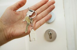 民泊の営業日数、条例で実質ゼロも可能に ICT管理の義務付けも