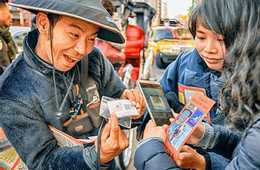 ​日本初、店舗掲示型QRによるアリペイ決済が、浅草の観光人力車「えびす屋」・築地市場内の「築地 海鮮丼 大江戸」で稼働開始。ユニヴァ・ペイキャストがサービス提供