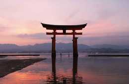 観光公害で世界遺産「厳島神社 大鳥居」を失う恐れ、観光立国を目指す日本が直面する課題とは