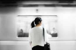 訪日客の5人に1人が鉄道の利用に不満：ホームの位置、切符購入方法など… 鉄道会社や自治体インバウンド担当者なら知っておきたい 多言語対応の4つの改善点