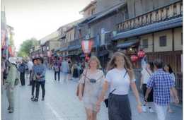 阪急電鉄 訪日客にも快適なサービスを目指し、駅や車内におけるインバウンド施策を推進：観光案内所やWi-Fi整備、自動外貨両替機・翻訳タブレット設置など