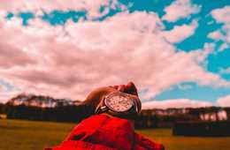 日本サマータイム導入で「損する人・得する人」インバウンド業界に与えるメリットとデメリットを検証