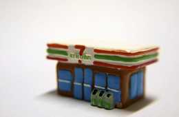 外国人観光客はコンビニがお好き…人手不足と人件費高騰の間で、インバウンドに活路を見出すコンビニの苦悩