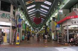 商店街におけるインバウンド対策：訪日外国人観光客誘致は高齢化でシャッター通り化が進む商店街の救世主になるか