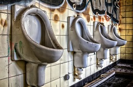 観光客のトイレの不適切利用に困っている自治体、約5割 | オーバーツーリズムについて46市区町村に調査 - 国交省