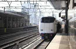 インバウンドビジネスに向けた交通機関の変化：訪日外国人観光客専用チケットの販売、観光情報の発信も