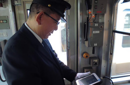 阪神電鉄 タブレット活用で列車内「多言語自動放送」を導入