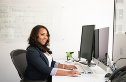 ホテルのコンシェルジュとは？意味・仕事内容・必須スキル3点・給与・やりがいを解説